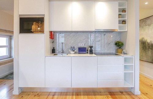 Centro / Baixa Apartamento | Downtown Studio w/Pool, AC & Balcony by LovelyStay