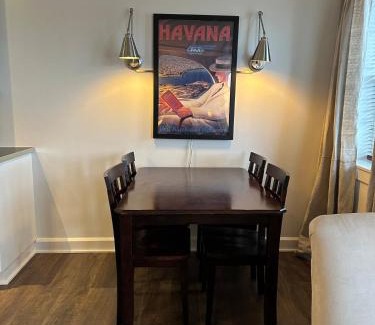 St. Joseph Historic Neighborhood Apartamento | Downtown Studio with Full Kitchen and Bath