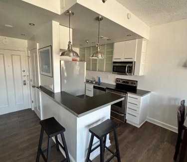 St. Joseph Historic Neighborhood Apartamento | Downtown Studio with Full Kitchen and Bath