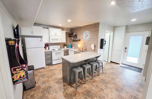 Tahlequah Casa | ¡Quédese en el corazón del centro de Tahlequah - Bungalow moderno cerca de todo!
