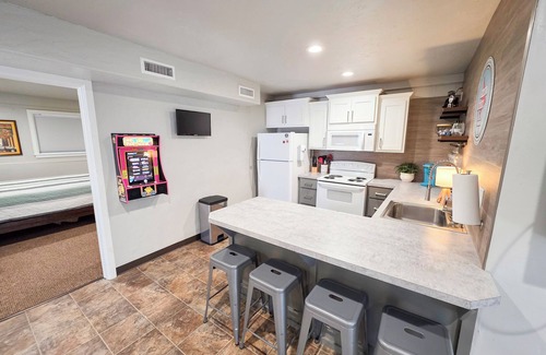 Tahlequah Casa | ¡Quédese en el corazón del centro de Tahlequah - Bungalow moderno cerca de todo!