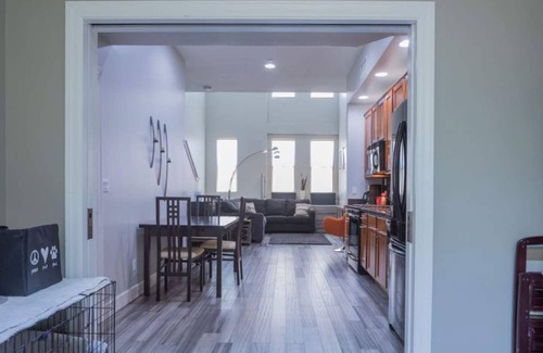 Riverside Casa | Downtown Tempe Escape, Comm. Pool, Walk to ASU