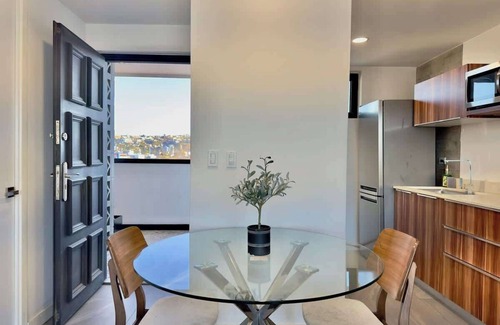 Avenida Revolución Apartamento | Downtown TJ Ave Revolucion 1BR Suite 10th floor