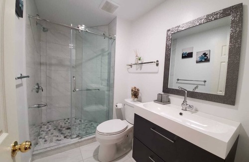 Trinity - Bellwoods Casa | Downtown Toronto 3 bedrooms unit Near Trinity bellwood park