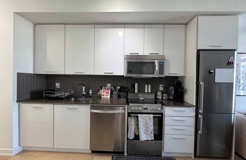St. Lawrence Condominio | Downtown Toronto Condo with Office Space! Walking distance to Scotiabank Arenan