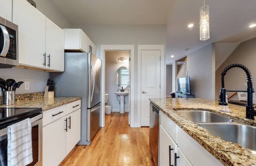 North Capitol Casa | Downtown Townhome w/Garage - Walk everywhere!