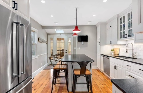 Newburyport Casa | Downtown Townhouse | Beautiful Kitchen | Parking