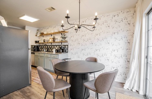 Downtown Casa | Downtown Trailside Cottage