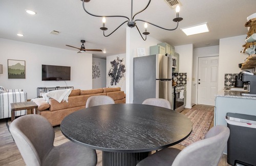 Downtown Casa | Downtown Trailside Cottage