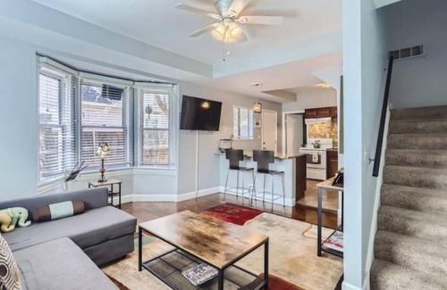 Lafayette Casa | Downtown Tranquility: 2BDR Escape in Lafayette