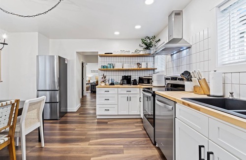 Troy Casa | Downtown “Troy House” Cozy Modern Renovated