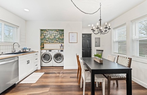 Troy Casa | Downtown “Troy House” Cozy Modern Renovated