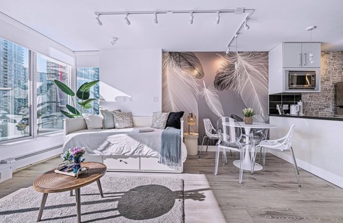 Crosstown Apartamento | Downtown Vancouver next to the SkyTrain, BC Place, Rogers Arena, Casino, shops..