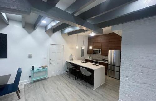 Downtown Richmond Apartamento | Downtown Vibes 2BR Parking Bikes