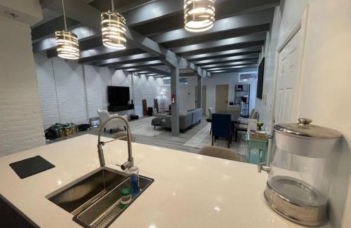 Downtown Richmond Apartamento | Downtown Vibes 2BR Parking Bikes