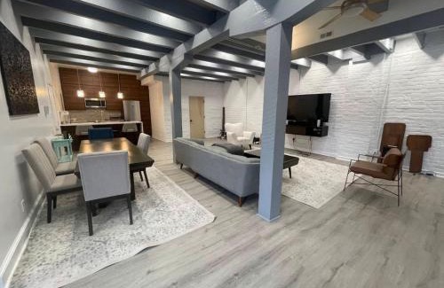 Downtown Richmond Apartamento | Downtown Vibes 2BR Parking Bikes