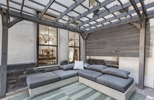 Oakland Casa | Downtown Victorian Mansion