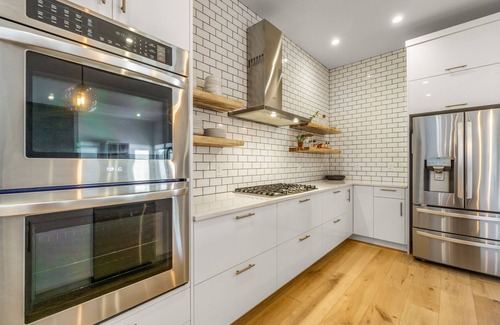 Old Town North Casa | Downtown Views Deluxe 5/4+ Rooftop Hot Tub!