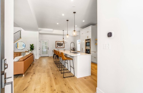 Old Town North Casa | Downtown Views Deluxe 5/4+ Rooftop Hot Tub!