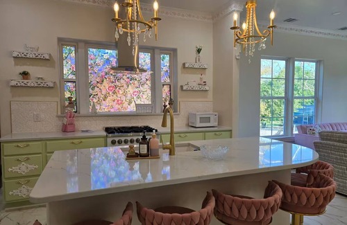 Denison Casa | Downtown Vintage Fairytale Home w/ Juliet Balcony
