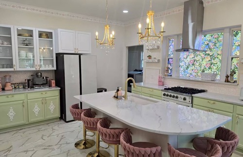 Denison Casa | Downtown Vintage Fairytale Home w/ Juliet Balcony