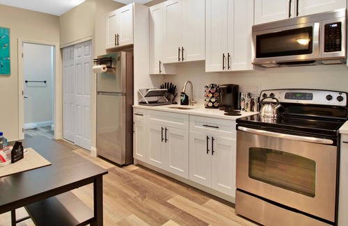 Poiciana Park II Cabaña | Downtown West Palm Beach Home - Pet Friendly by RedAwning