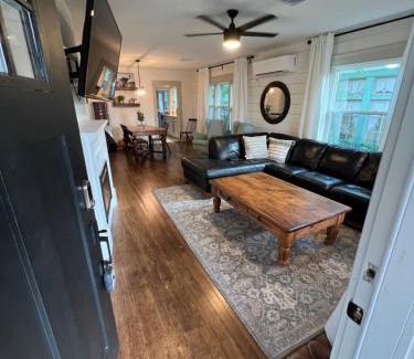 Williams Casa | Downtown Williams, walk everywhere, remodeled