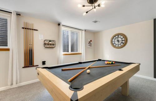 Windsor Casa | Downtown Windsor Home with Hot Tub and Pool Table