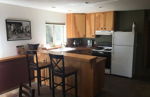Hood River Apartamento | Centro con vista a la montaña / río, y patio cercado