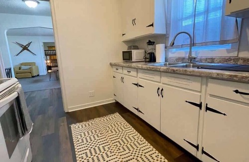 Ironwood Condominio | Downtown "Yellow Room" at Villages on Aurora