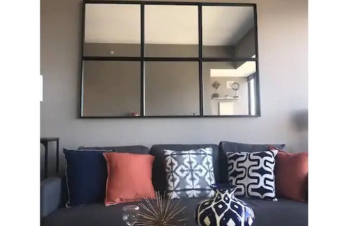 Inner Harbor Condominio | Downtowns 1st Skyscaper!Cozy home w/Gym & Parking!