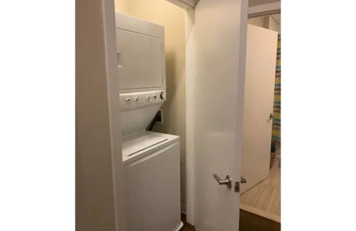 Inner Harbor Condominio | Downtowns 1st Skyscaper!Cozy home w/Gym & Parking!