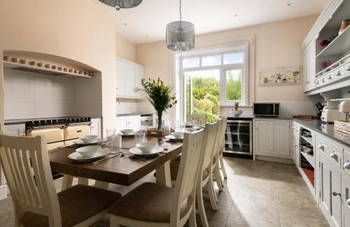 Blandford Saint Mary Casa | Downwood Vineyard Manor in Idyllic Countryside