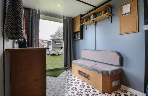 Woodbridge Casa | Dozy Dotty Cow Shed 4