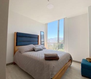 Quito Apartamento | Dpo 2 dorm(parqueadero wifi Netflix)vista pan. UIO