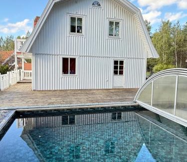 Sodertalje Municipality Apartamento | DR ÅSA Apartment Penthouse w Pool by the Forest near a Golf course, Concerts and the Baltic Sea