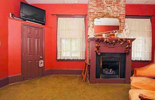 Ste Genevieve Apartamento | Dr. Hertich House is located in the heart of historic Ste. Genevieve, Missouri.