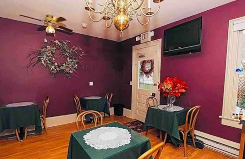 Ste Genevieve Apartamento | Dr. Hertich House is located in the heart of historic Ste. Genevieve, Missouri.