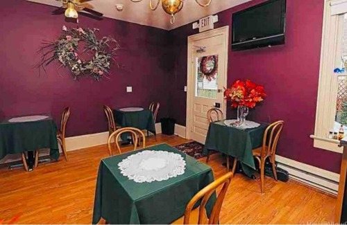 Ste Genevieve Apartamento | Dr. Hertich House was built in 1850 & is in the heart of historic Ste. Genevieve