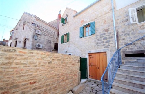 Vrboska Casa | Draga - Traditional & in Center - SA2
