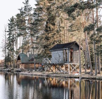 Pedvale Casa | Dragon house in the tree! Jacuzzi, Sauna ,Cinema,Heated