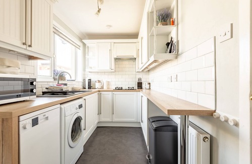Kilrenny Cabaña | Dragonfly Cottage, Cellardyke - a cottage that sleeps 4 guests in 2 bedrooms