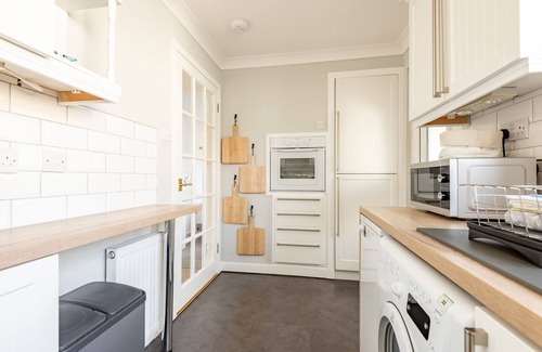 Kilrenny Cabaña | Dragonfly Cottage, Cellardyke - a cottage that sleeps 4 guests in 2 bedrooms