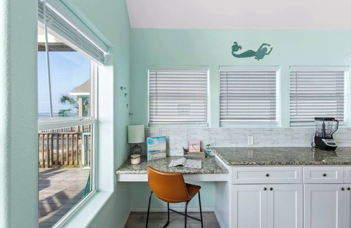 Port Bolivar Casa | Dragonfly & Flamingo