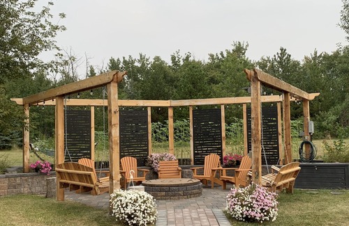 Sherwood Park Casa | Dragonfly Inn, Loft & Walkout Suites.