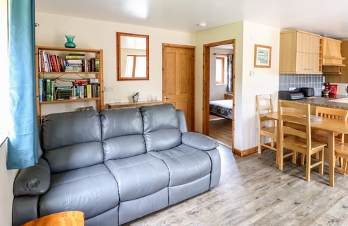 East Dereham Cabaña | Dragonfly Lodge, WHINBURGH
