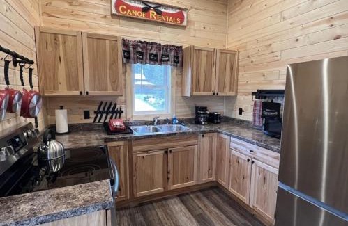 Fountain City Casa | Dragonfly Nest, cabin vibe, river views