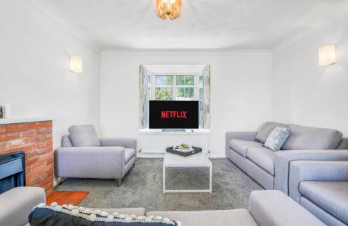 Wellingborough Casa | Dragonfly Nook perfect for families and business travelers