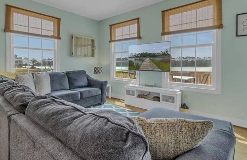 Windmill Point Casa | Dragonfly Point Crab Shack
