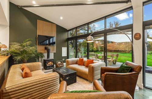 Malvern Casa | Dragons Barn with Hot Tub